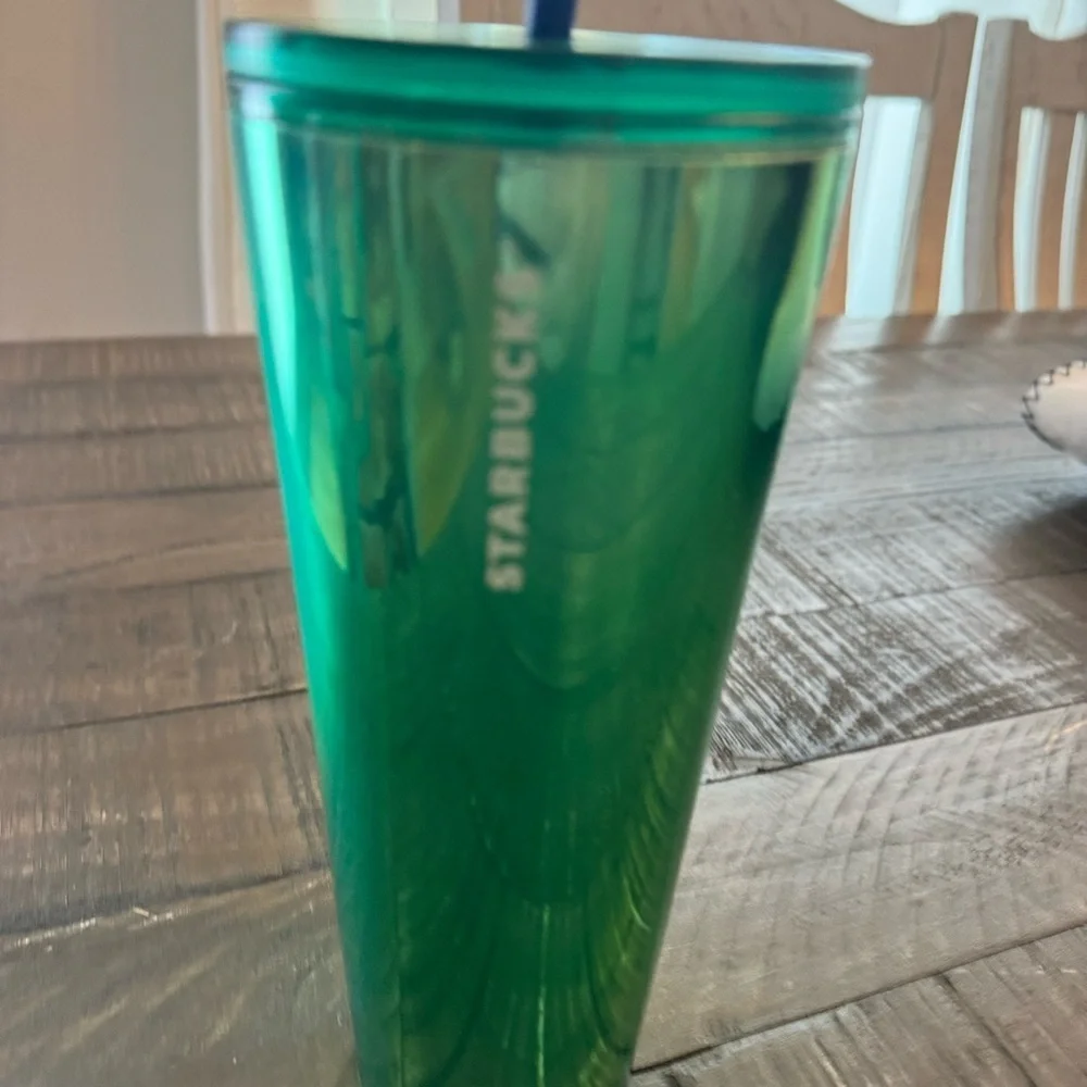 Starbucks Fame Lime Tumbler- Summer 2022 - Venti 24oz Metallic Cold Cup